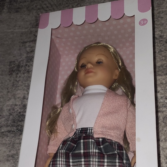 JILLIAN'S CLOSET 18' DOLL LONG STRAIGHT BLONDE HAIR BLUE EYES NEW IN BOX - Picture 1 of 3